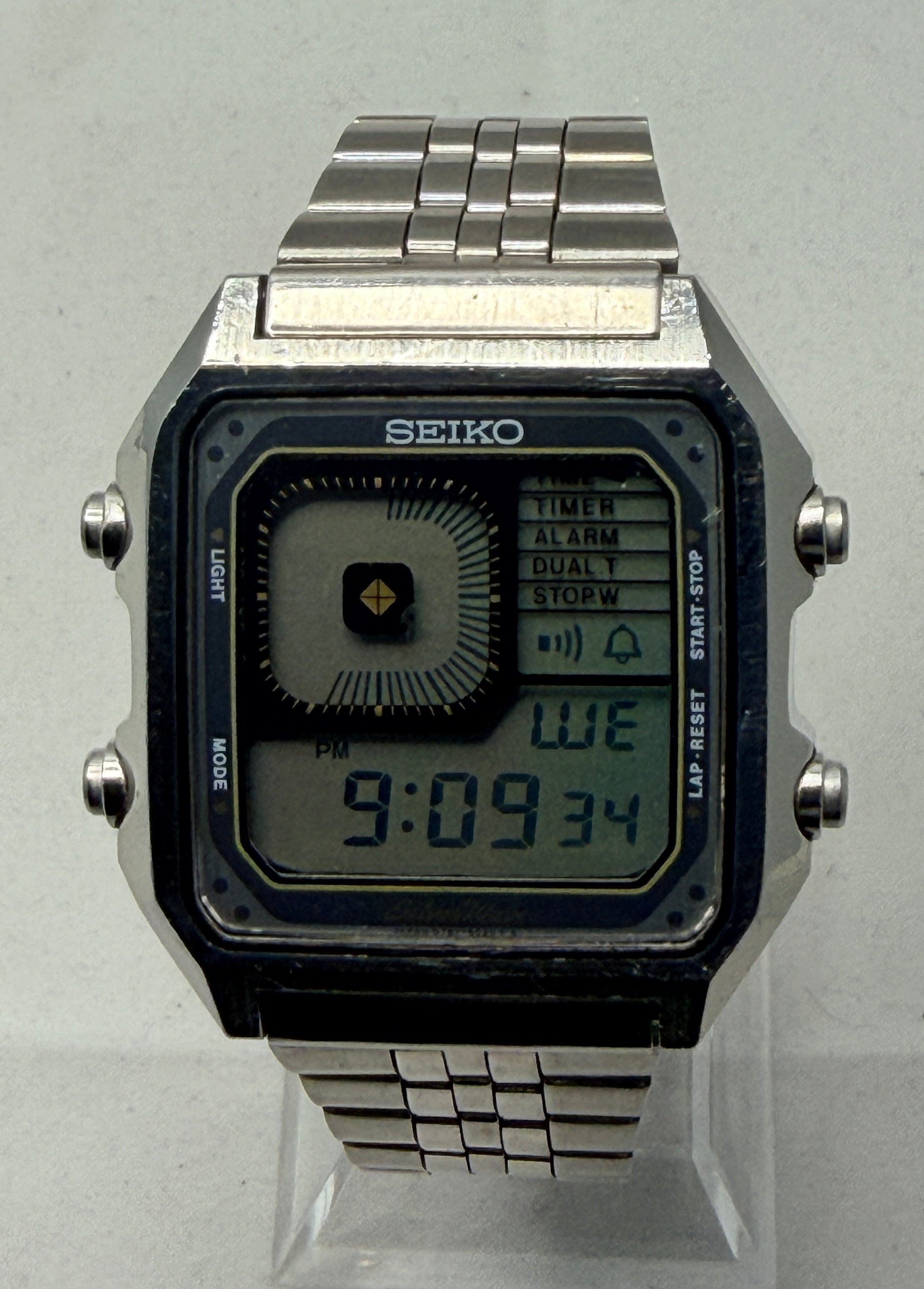 Seiko G757-4020 is a highly collectible "Digi-Ana" watch made in 1980
