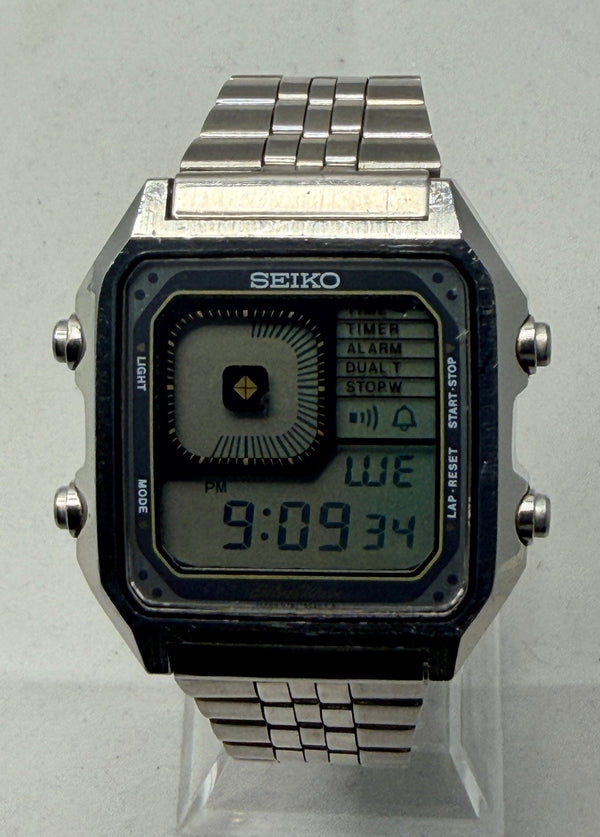 Seiko G757-4020 is a highly collectible "Digi-Ana" watch made in 1980