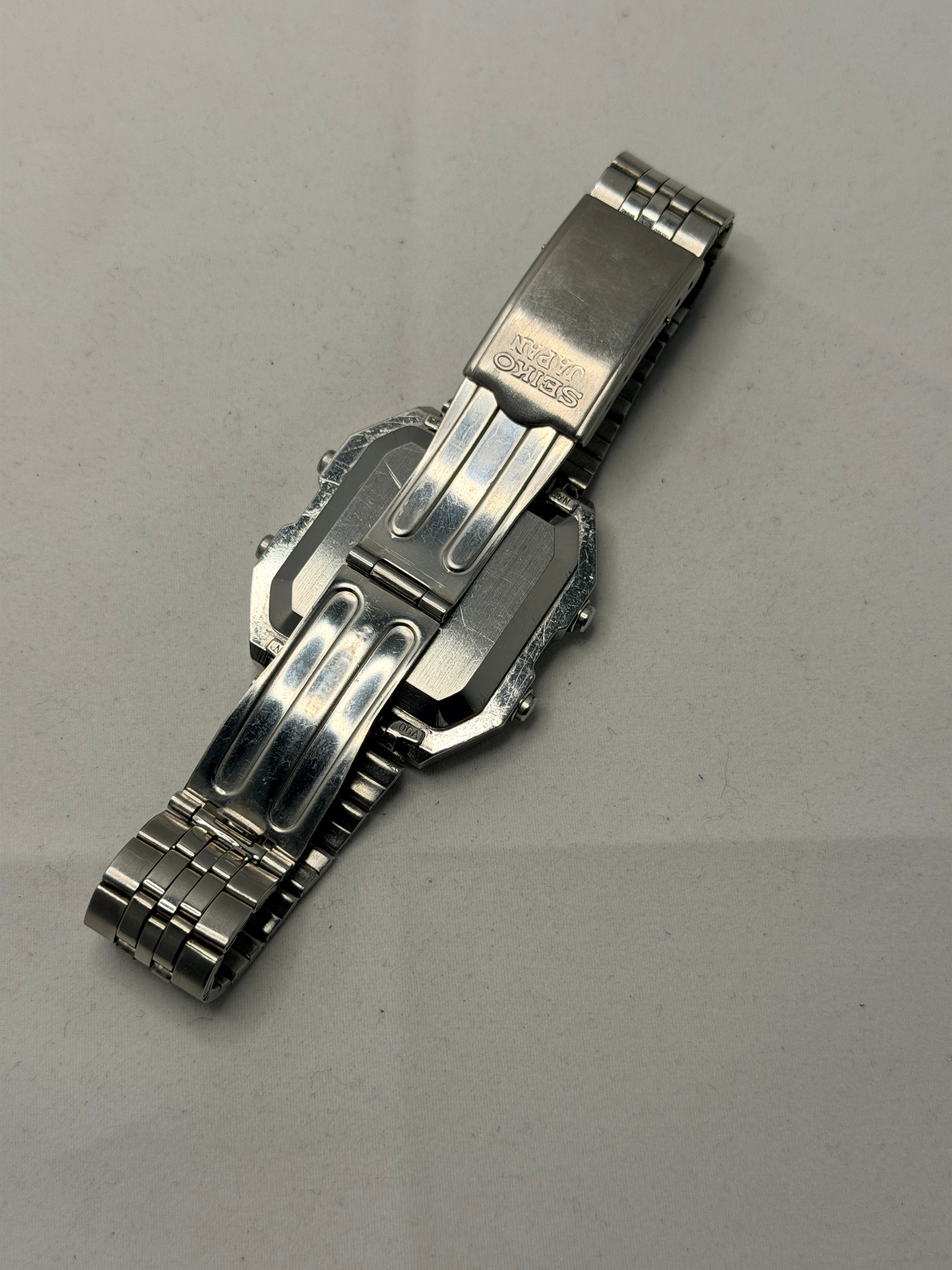 Seiko G757-4020 is a highly collectible "Digi-Ana" watch made in 1980