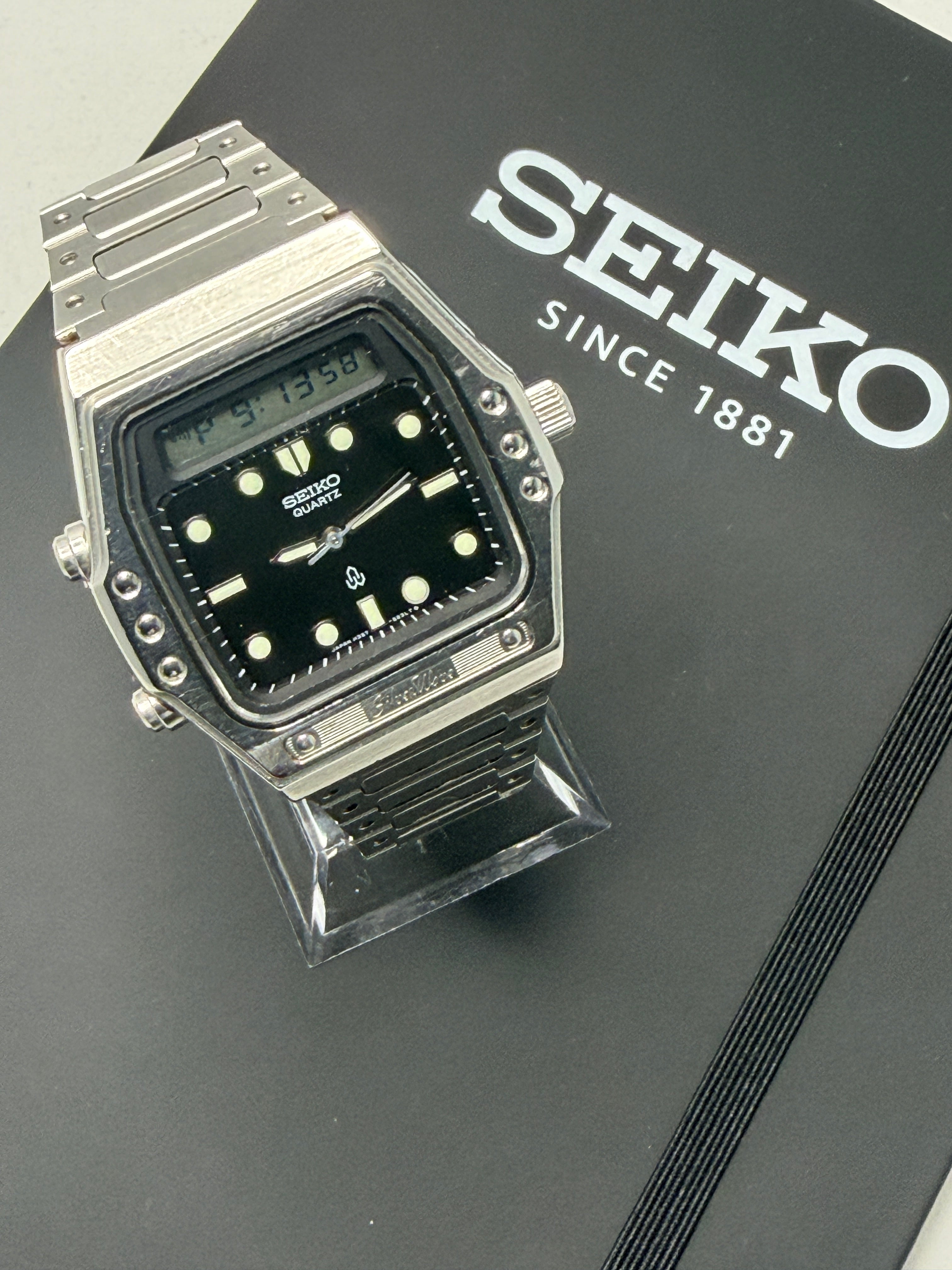 Seiko H357-5140 rare "Ana-Digi" quartz watch made in 1981 James Bond 007