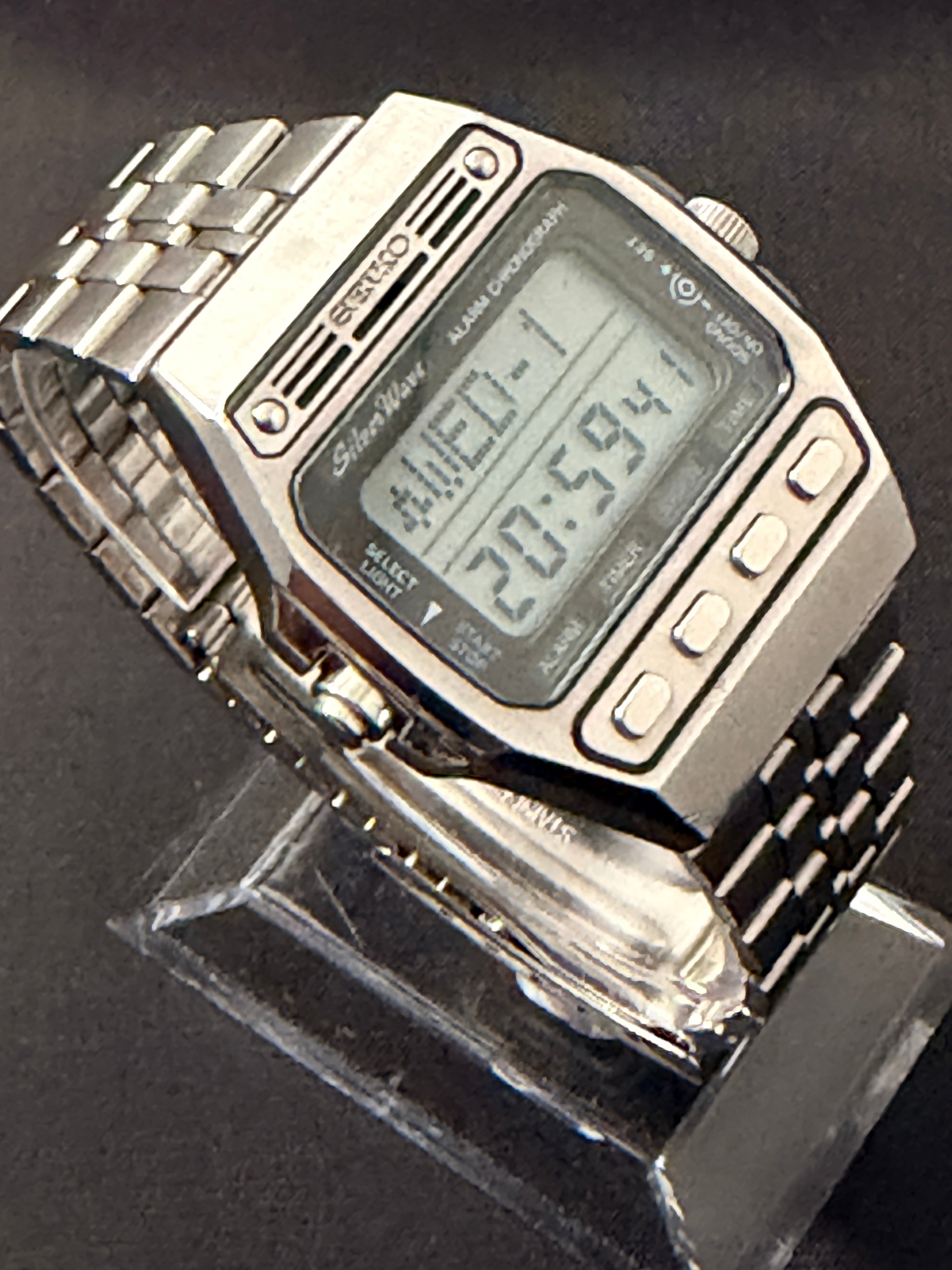 Seiko Silver Wave D229-5000 top-tier dot-matrix from 1981 Japan