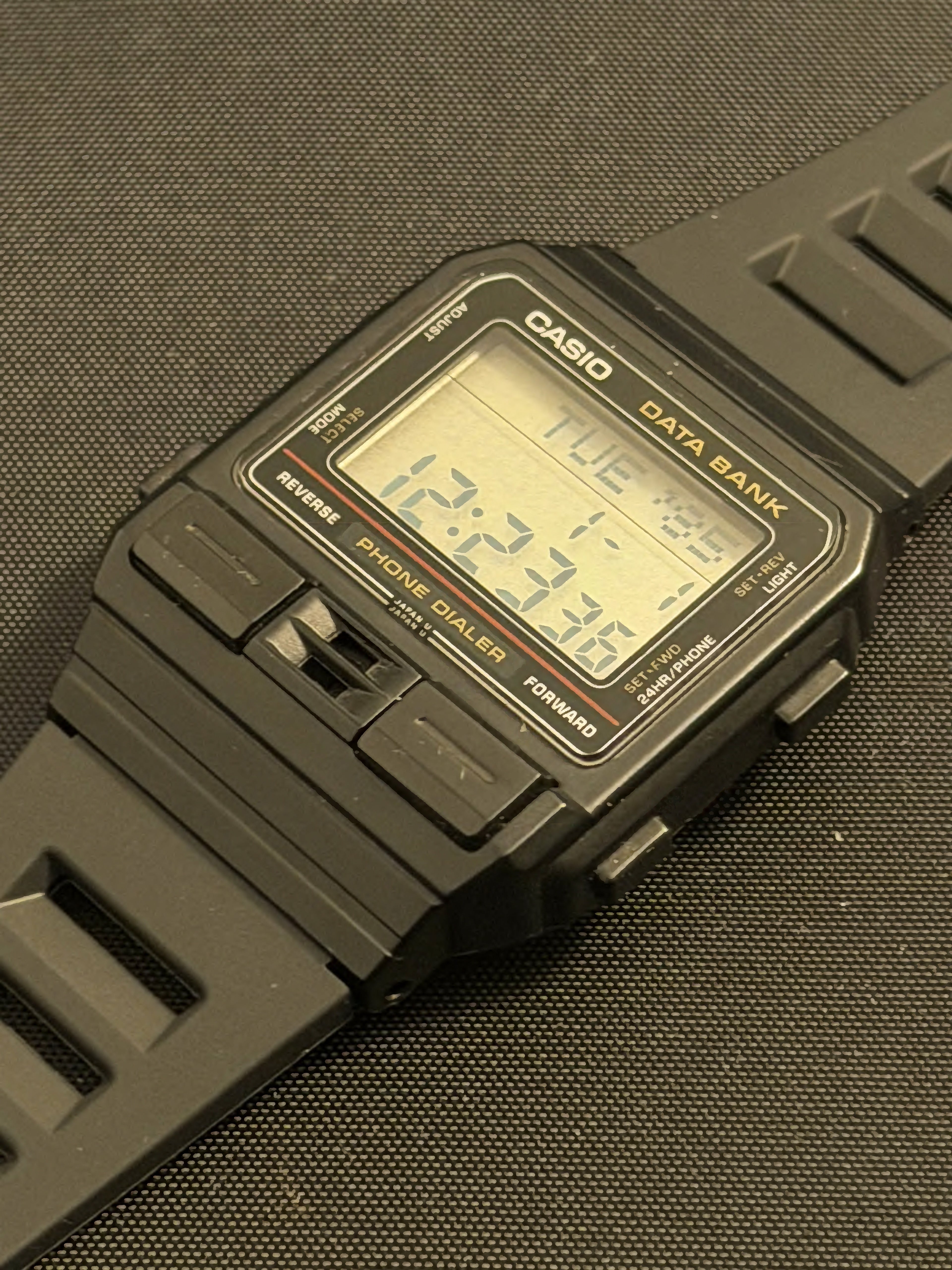 Casio DBA-80 in 1987 the first phone dialler databank watch. new