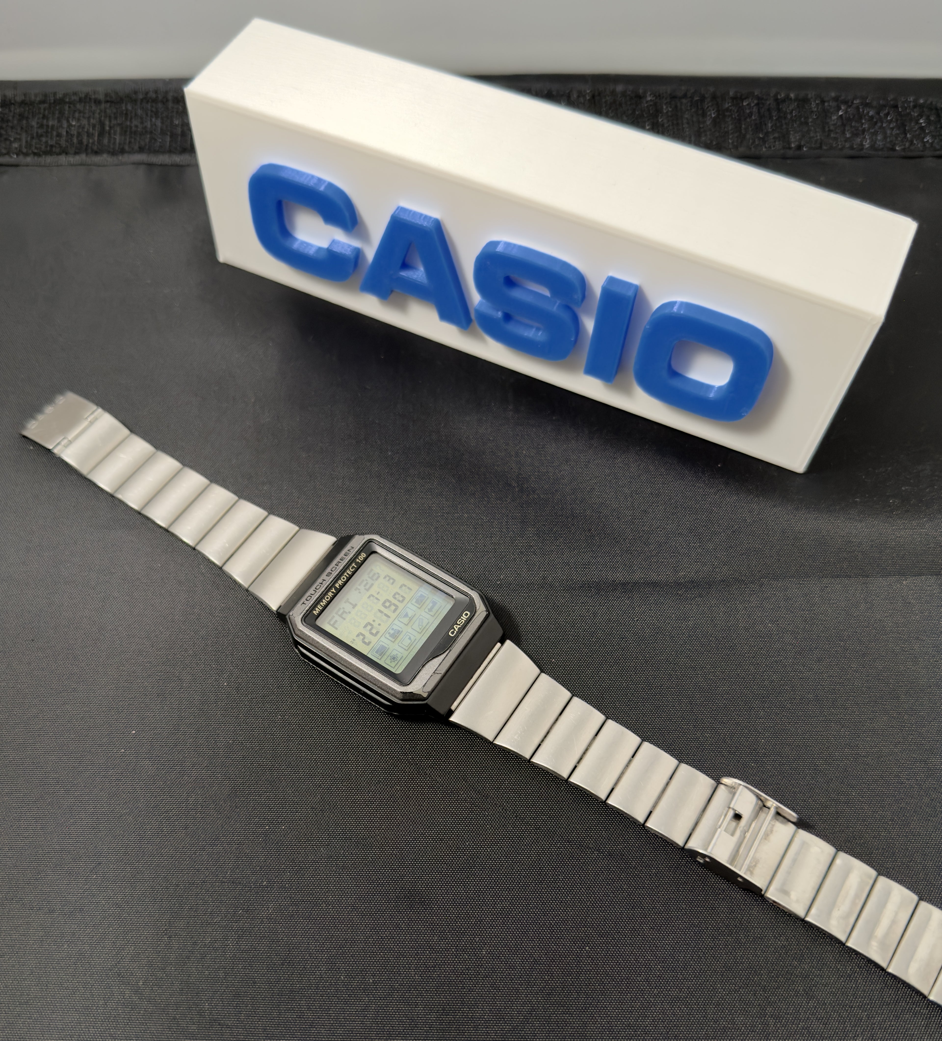 Casio VDB-200 digital touchscreen "Data Bank" watch from 1996 Japan