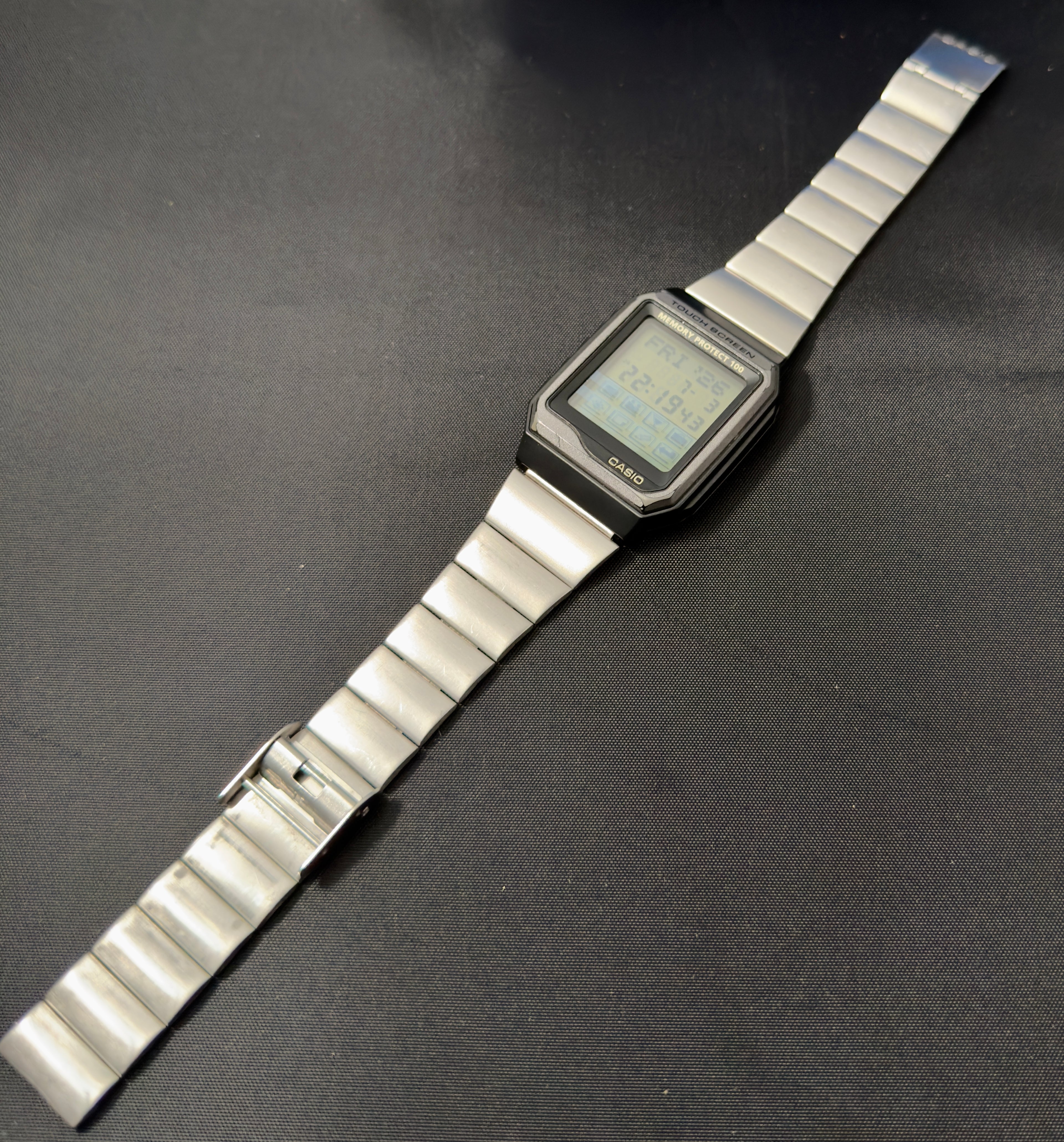 Casio VDB-200 digital touchscreen "Data Bank" watch from 1996 Japan
