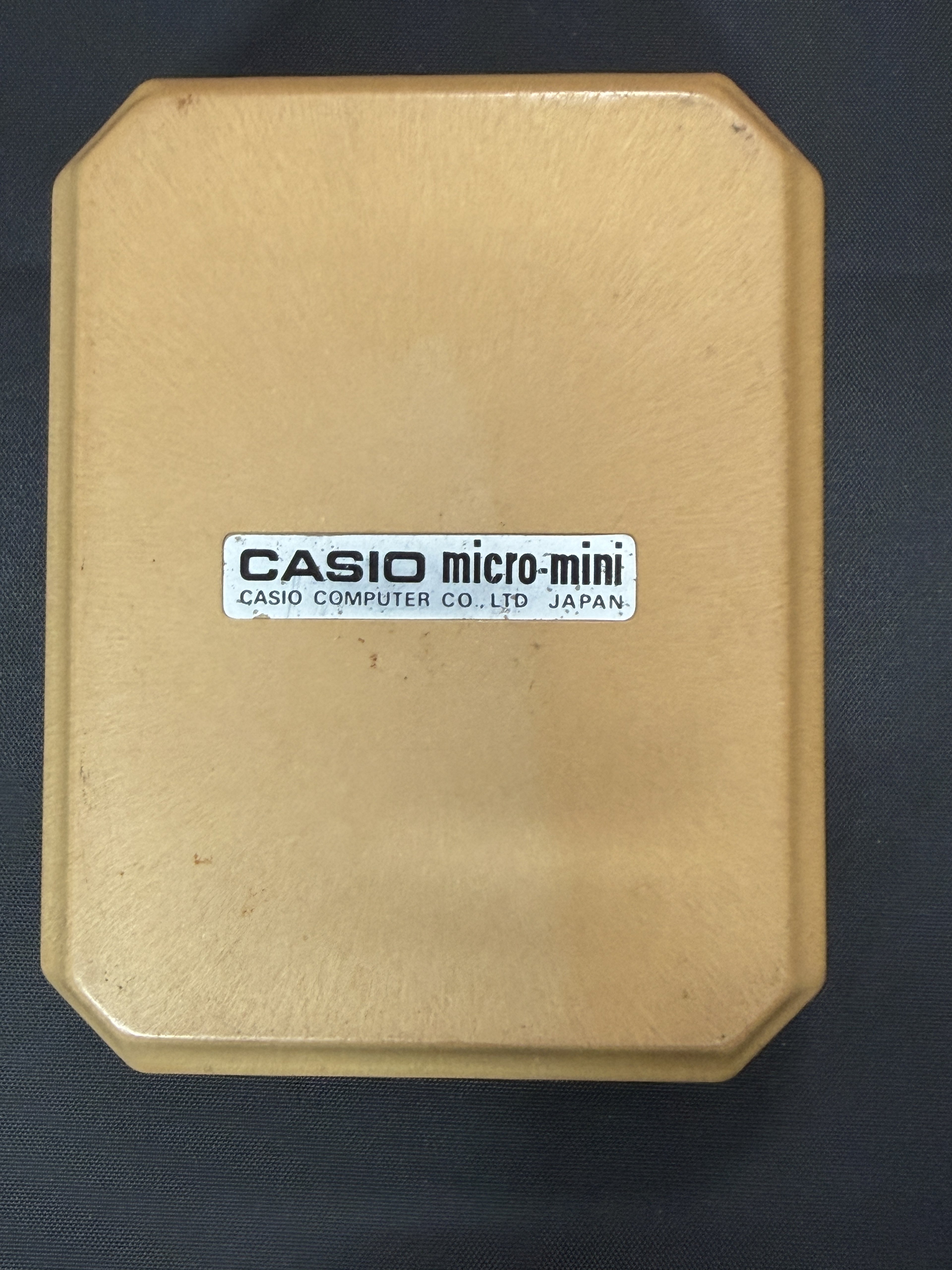 Casio Micro-Mini M-800 is a historic, pocket-sized calculator from 1976 Japan.