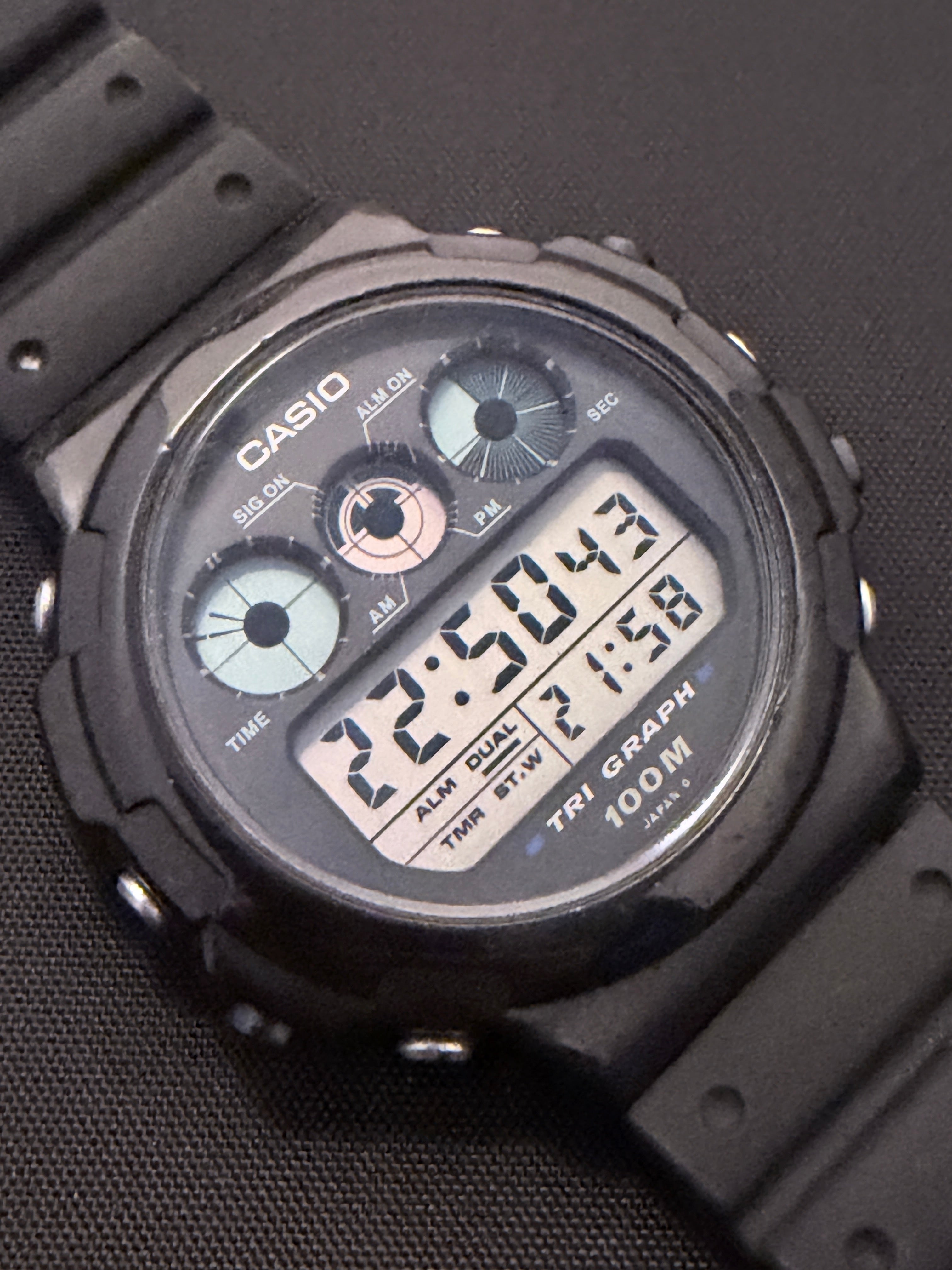 Casio TGW-10 Tri-Graph watch from 1988 Japan