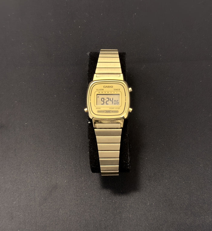 Casio LA670WE GOLD ultra-compact watch New Vintage Collection