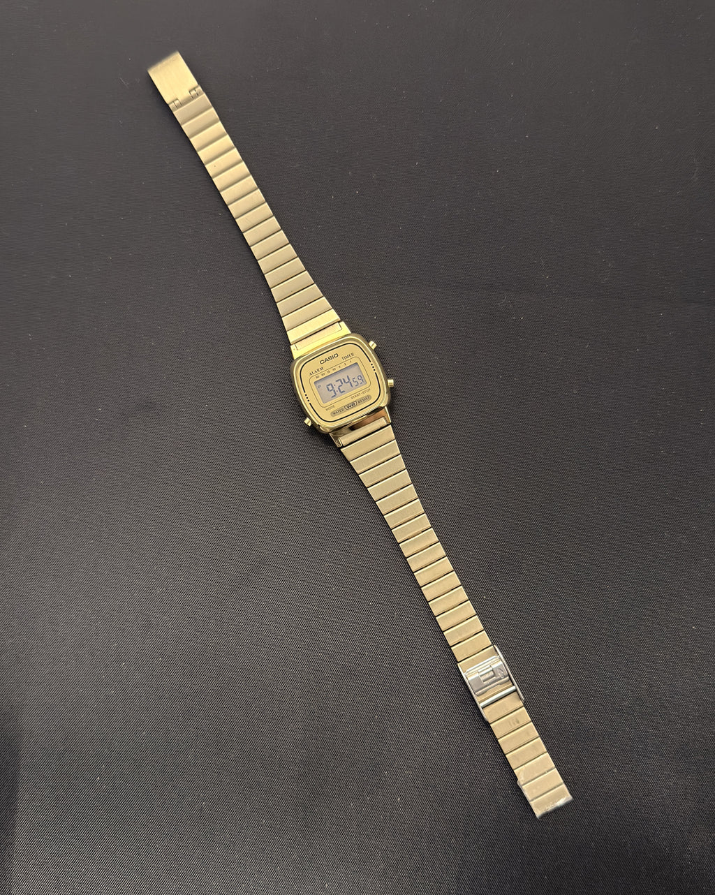 Casio LA670WE GOLD ultra-compact watch New Vintage Collection