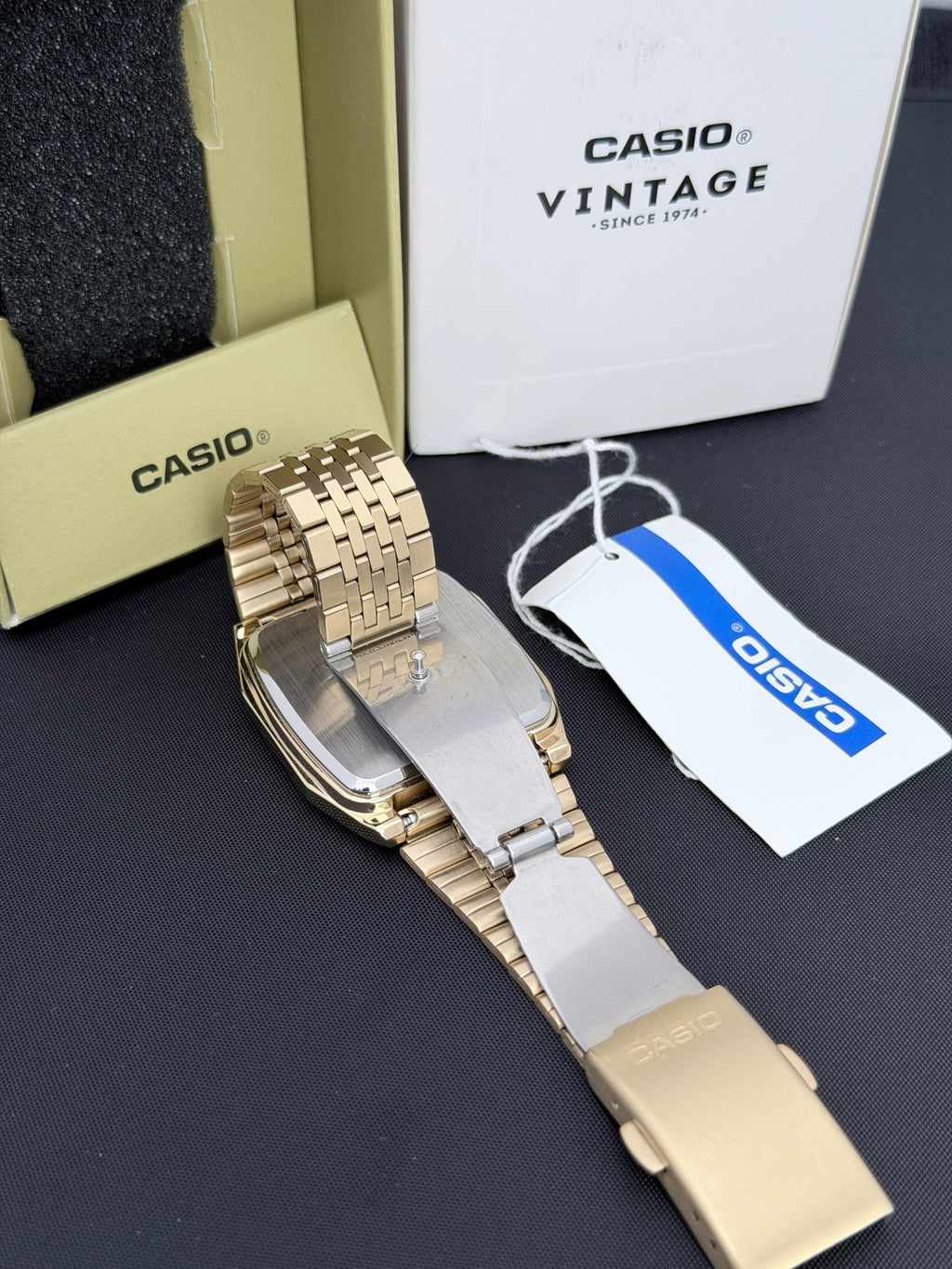 CASIO Gold (A1100G) all-metal digital watch from the Vintage collection. - VINDIGI