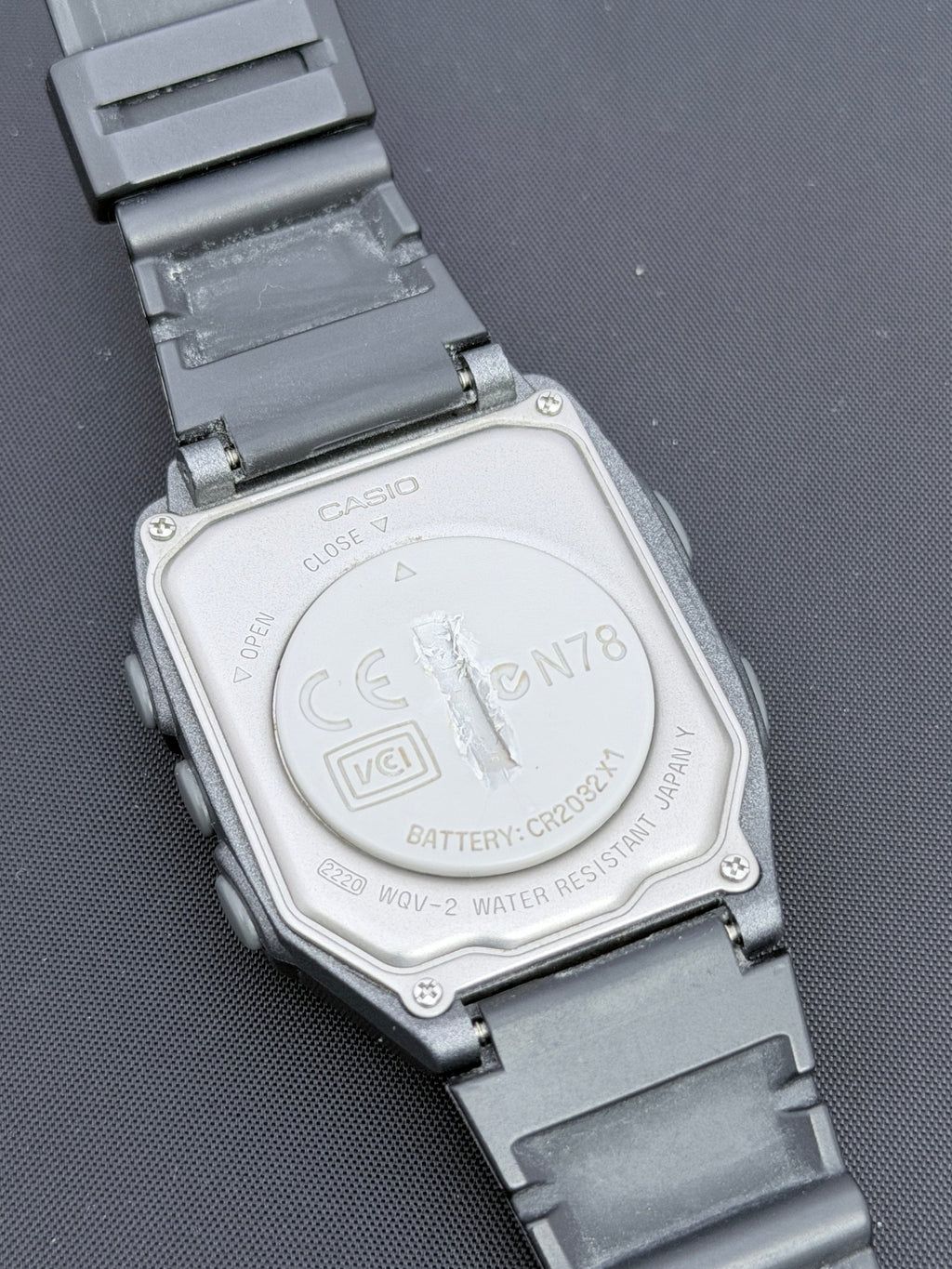Casio WQV-2 the world's first digital camera watch - VINDIGI