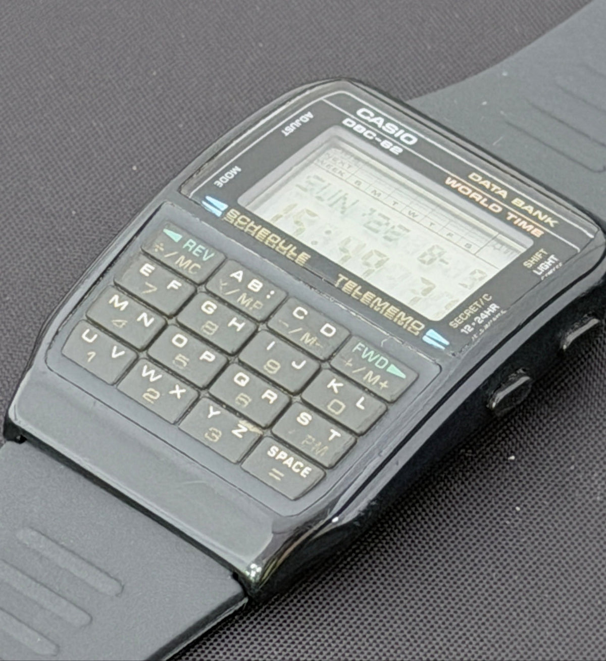 Casio DBC-62 Databank Calculator watch from 1991 - VINDIGI