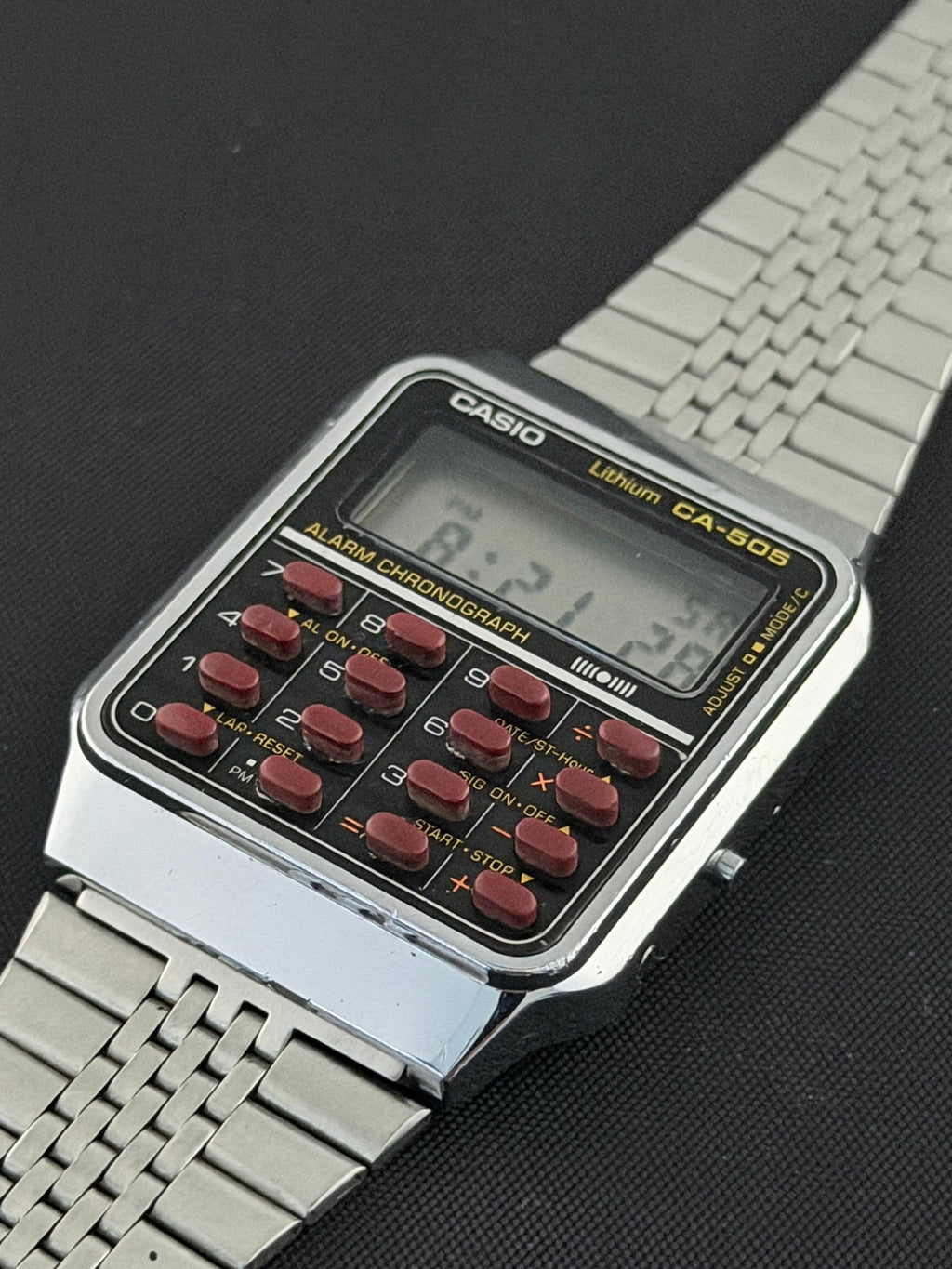 Casio CA-505 rare red button calculator watch from 1984 - VINDIGI
