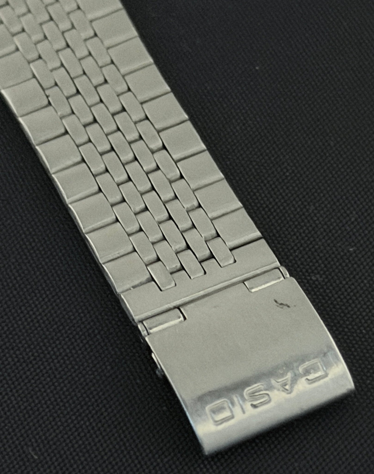Casio CA-505 rare red button calculator watch from 1984 - VINDIGI