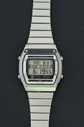 Seiko Alba Y770-5050 is a vintage 1980s digital LCD chronograph watch Japan - VINDIGI