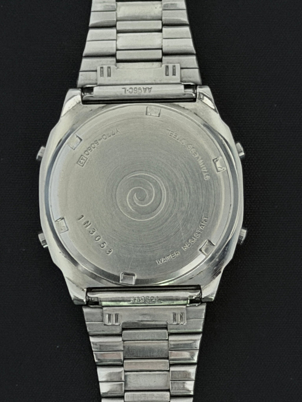 Seiko Alba Y770-5050 is a vintage 1980s digital LCD chronograph watch Japan - VINDIGI