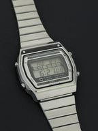 Seiko Alba Y770-5050 is a vintage 1980s digital LCD chronograph watch Japan - VINDIGI