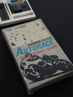 Casio CG-105 handheld LCD game "Auto Race" "Le Bol D'or Moto") Japan 1982 - VINDIGI